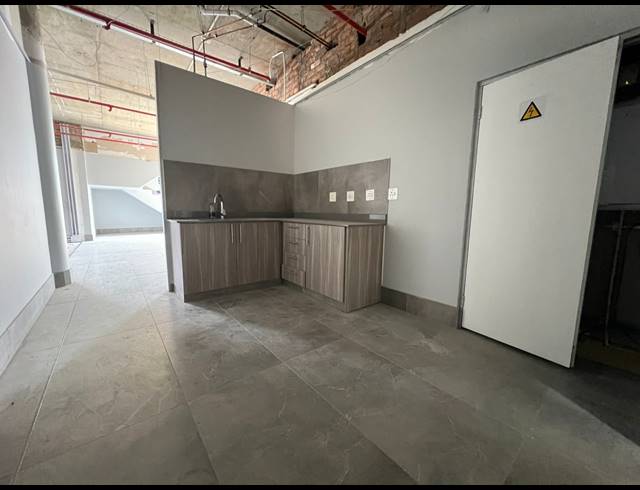 7,737M² WAREHOUSE TO LET IN SAMRAND BUSINESS PARK